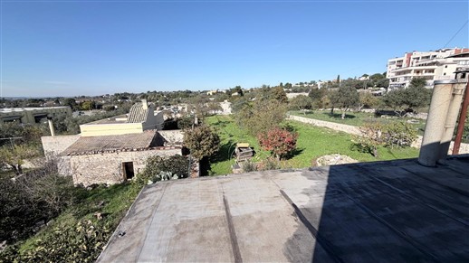 Antico Fabbricato Alle Porte di Putignano, Parzialmente In Pietra e Terreno.